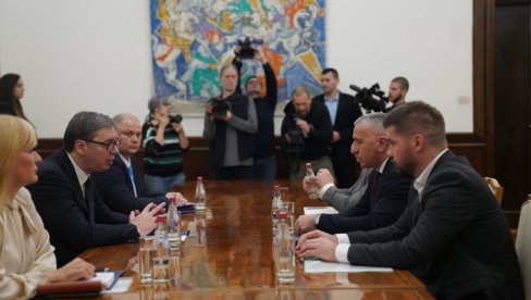 POČELE KONSULTACIJE O MANDATARU NOVE VLADE: Predstavnici Kamberijeve liste kod predsednika Vučića