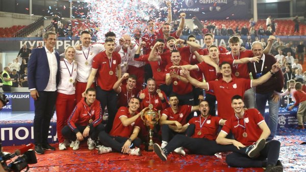 ПОТАЈНО СМО СЕ НАДАЛИ... Одбојкаши Војводине освојили већ други трофеј ове сезоне