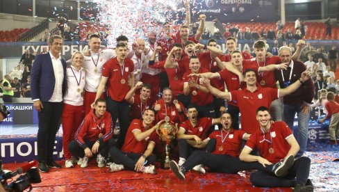 ПОТАЈНО СМО СЕ НАДАЛИ... Одбојкаши Војводине освојили већ други трофеј ове сезоне