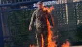 UMRO AMERIČKI VOJNIK: Zapalio se ispred izraelske ambasade i uzviknuo Sloboda Palestini (VIDEO)