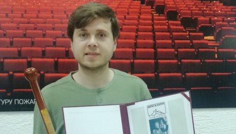 ZNAMENJE NAJUSPEŠNIJEM GLUMCU VEČERI: Priznanje Bojanu Miloradoviću (FOTO)