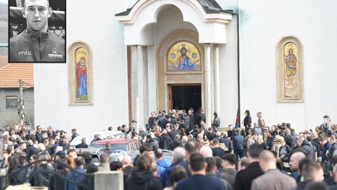 ZA STEFANOVU DUŠU BELI BALONI ODLETELI KA NEBU: Na groblju u Boleču sahranjen MMA borac (23) ubijen na Dorćolu, policija traži ubice (FOTO)