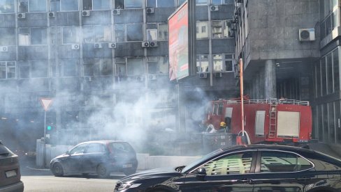 ГУСТ ДИМ КОД ТЕРАЗИЈСКОГ ТУНЕЛА: Запалио се контејнер, ватрогасци брзо угасили ватру