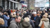 ОГОРЧЕНИ ПЕНЗИОНЕРИ У КОСОВСКОЈ МИТРОВИЦИ: Крајњи је тренутак да се одлука Приштине заустави