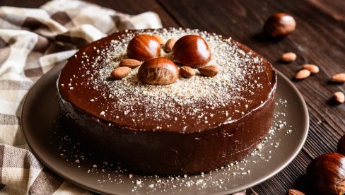 NAPRAVITE PREUKUSNU TORTU OD KESTENA I PIŠKOTA: Jednostavno se pravi, a ukus je očaravajuć