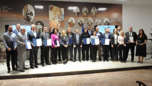 ИНВЕСТИЦИЈАМА ДО 3.000 РАДНИХ МЕСТА: У Краљеву уручени сертификати ЕУ о одобреним пројектима пословне инфраструктуре