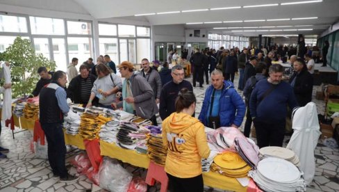 СЛАТКО, ДА СЛАЂЕ НЕ МОЖЕ БИТИ : 41. Сајам пчелара Војводине у Новом Саду