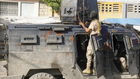 РАТ НА ХАИТИЈУ: Банде харају, војска и полиција немоћне, више од 50 хиљада људи напустило Порт-о-Пренс због насиља банди