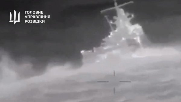 ПОТОПЉЕН ЈОШ ЈЕДАН РУСКИ БРОД: Пловило није издржало масиван удар дронова Магура В5, напад био намењен Кримском мосту? (ВИДЕО)