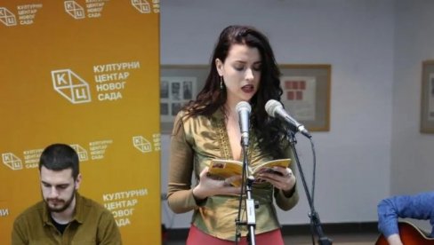 STIHOVI O PETARDI I KAJSIJI : U KCNS predstavljena zbirka pesnikinje Nevene Branković iz Smederevske Palanke (FOTO)