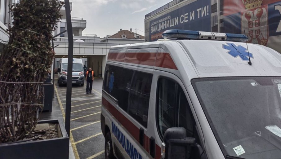 TEŠKA SAOBRAĆAJKA U BEOGRADU: Dve osobe povređene ispod Mostarske petlje