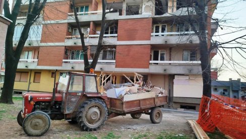 ВРАЋА СЕ ДЕО - 13 ПОРОДИЦА: У згради у Параћину оштећеној експлозијом плина под забраном девет станова