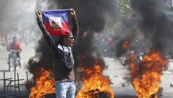 ИЗРЕШЕТАНА ТЕЛА ЛЕЖЕ НА УЛИЦИ, НАПАДНУТ И ДОМ СУДИЈЕ: Стравични напади банди на Хаитију - Порт о Пренс је у стању панике