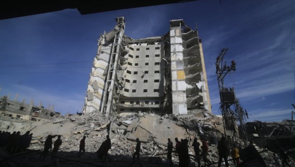 МЕЂУ СТРАДАЛИМА НАЈВИШЕ ДЕЦЕ И ЖЕНА: Израел бомбардовао куће у Гази