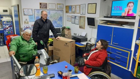 ČEPOVIMA KUPILI 76. POMAGALO: Udruženje „Parakvad VŠ“ sugrađanki doniralo invalidska kolica