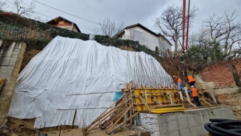 NOVI ZID ČUVA KUĆE: U Leskovcu pronađeno rešenje za klizište koje se aktiviralo tokom obilnih padavina prošlog aprila