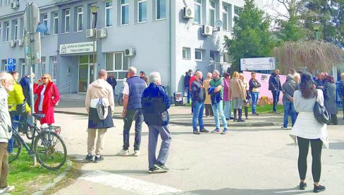 ANU POZVALI DA SARAĐUJE: Centar za socijalni rad u Novom Sadu juče izneo plan za rešavanje slučaja Mihaljica