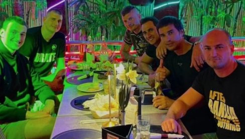 NIJE ZABORAVIO DEJANA MILOJEVIĆA! Nikola Jokić nazdravljao rakijom u srpskom noćnom klubu, a jedan detalj je poseban (VIDEO)