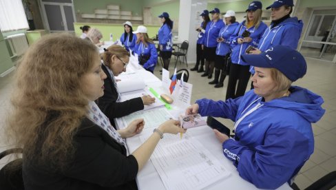 ИНЦИДЕНТИ НА ИЗБОРИМА У РУСИЈИ: Покушали да запале гласачке кутије