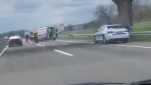 TEŠKA NESREĆA NA PUTEVIMA SRBIJE: Vatrogasci morali izvaličiti vozača iz automobila, više osoba povređeno (VIDEO)
