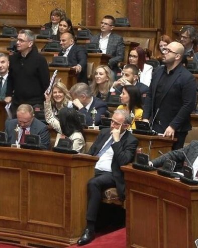ZAVRŠENA SEDNICA NARODNE SKUPŠTINE: Opozicija pregažena argumentima - Nastavak sutra (FOTO/VIDEO)