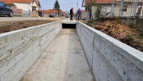 БЕТОНСКИ КАНАЛ ЧУВА ОД ПОПЛАВА: Локална самоуправа у Бојнику унапређује комуналну инфраструктуру