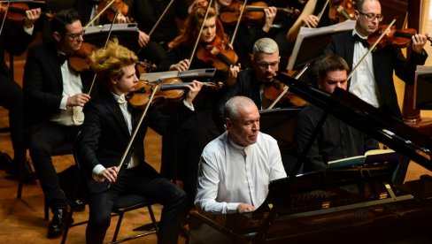 OVACIJE ZA POGORELIĆA: Slavni pijanista sa Vojvođanskim simfonijskim orkestrom na Kolarcu