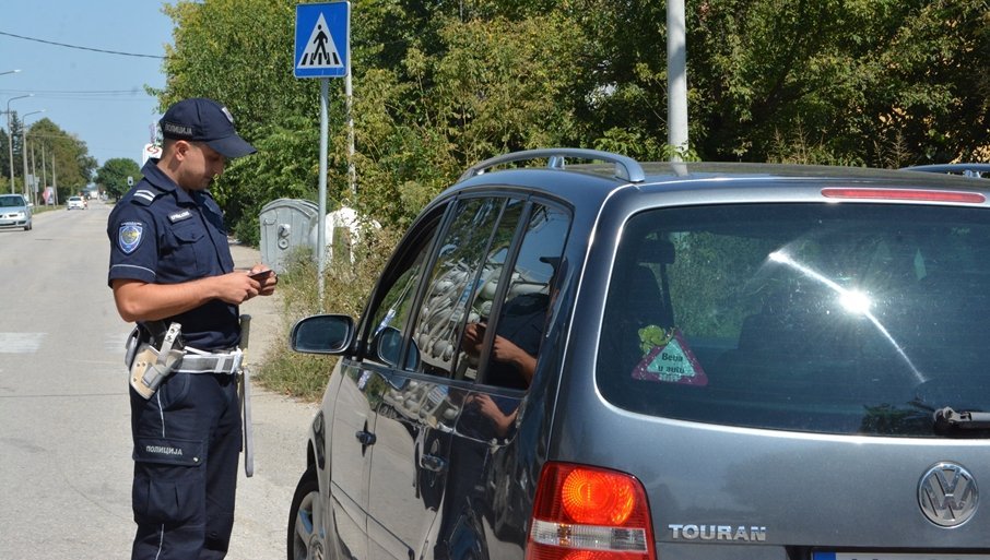 PIJAN VOZIO KOMBI: Sankcionisano više vozača u Zrenjaninu zbog različitih prekršaja