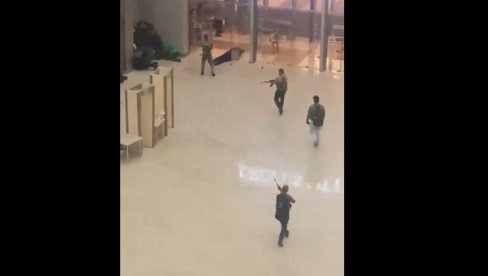 HRABROST BEZ GRANICA: Posetilac Krokusa razoružao teroristu koji je pucao na ljude (VIDEO)