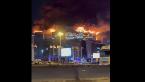 ЈЕЗИВ СНИМАК ИЗ МОСКВЕ: Пуцњава и експлозије,  велика концертна сала гори! (ВИДЕО)
