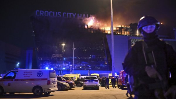 ТЕРОРИСТИ ПУЦАЛИ ПО НЕДУЖНИМ ЉУДИМА ЧАК 18 МИНУТА? Ево како изгледа хронологија трагичног напада у Москви (ФОТО)
