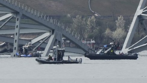 ЧИТАВА КУЋА СЕ ТРЕСЛА... ОВО ЈЕ ВЕЛИКА ТРАГЕДИЈА: Сведоци описали језиви тренутак удара брода у мост, у току потрага за несталима (ВИДЕО)