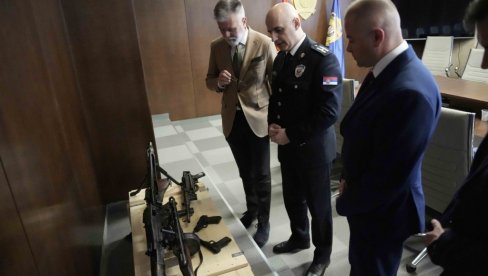 ВЕЛИКА ДОНАЦИЈА: МУП поклонио трофејно оружје Музеју жртава геноцида (ФОТО)