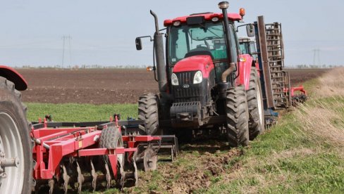 U KIKINDI UREĐUJU ATARSKE PUTEVE: Poljoprivrednici rade sami i svojom mehanizacijom