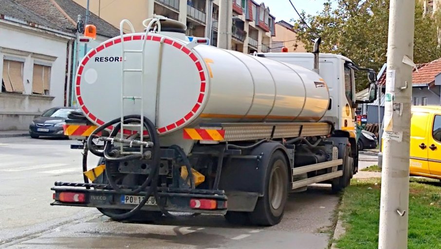 Cisterne na petrovačkim ulicama zbog zagađene vode