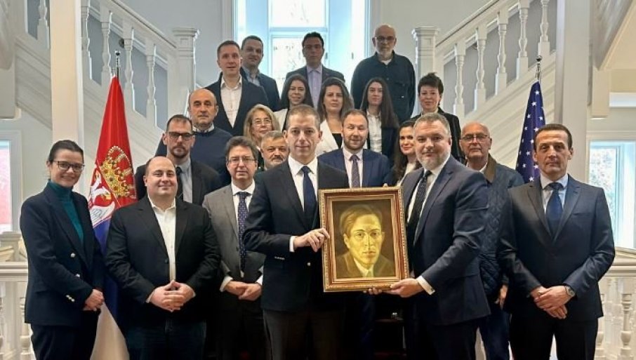 ĐURIĆ URUČIO POKLON AMBASADI SRBIJE ZA KRAJ MANDATA: Nit naše duge i ...