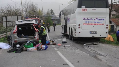 ПОГИНУО ВОЗАЧ: Тешка саобраћајна несрећа на Ибарској магистрали (ФОТО)