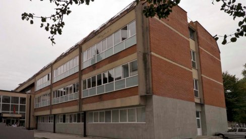 MALOLETNICI PRETUKLI UČENIKA: Incident na parkingu Medicinske škole u Beranama