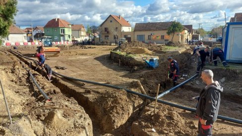 EVO KAKO TEKU RADOVI NA KRUŽNOM TOKU U VRŠCU: Teretni saobraćaj i dalje ide kroz centar grada, izgradnja gasovoda u toku