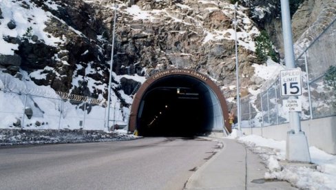 FELJTON - RATNE IGRE IZ TAJNOG  AMERIČKOG BUNKERA: U bunkeru blizu Kolorada Springsa, budno oko je nadgledalo čitav svet