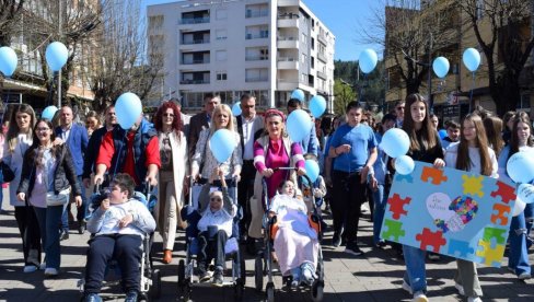 GRAD OTVORENOG SRCA ZA SVE: U Beranama obeležen Međunarodni dan osoba sa autizmom (FOTO)