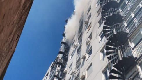 GORI STAN NA DEVETOM SPRATU: Požar na Novom Beogradu
