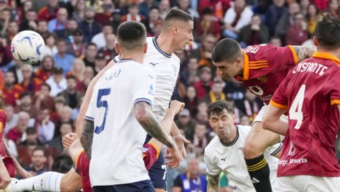JEDAN GOL REŠIO DERBI DELA KAPITALE: Roma prekinula loš niz protiv velikog rivala (VIDEO)