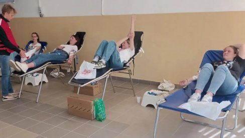 ПРИКУПЉЕНА 51 ЈЕДИНИЦА: Акција добровољног давалаштва крви у врњачкој Гимназији