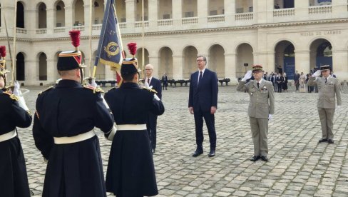 VELIKA ČAST ZA PREDSEDNIKA SRBIJE U PARIZU: Ovako je Vučić dočekan uz najviše državne i vojne počasti (FOTO/VIDEO)