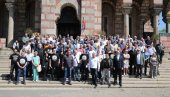 ЗА ДВА САТА 980 ПОТПИСА: На платоу испред Цркве Светог Марка јуче организована петиција подршке Резолуцији о геноциду над Србима у НДХ