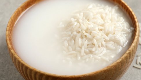 OD BOLOVA U STOMAKU, DO MRŠAVLJENJA: 7 blagotvornih uticaja pirinčane vode na organizam
