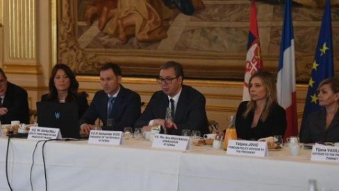 VERUJEM DA ĆEMO U BUDUĆNOSTI USPETI DA URADIMO JOŠ MNOGO TOGA ZAJEDNO: Oglasio se Vučić nakon sastanka sa francuskim privrednicima (FOTO)