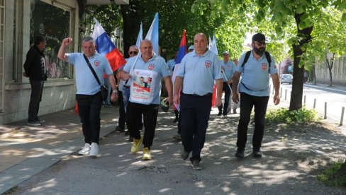HODOČAŠĆE ZA MALOG LUKU: Humanitarni marš Dejana Živića od Kraljeva do Ostroga