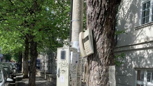 HALO SA TELEFONA NA DRVETU: Neobičan prizor privukao pažnju Beograđana